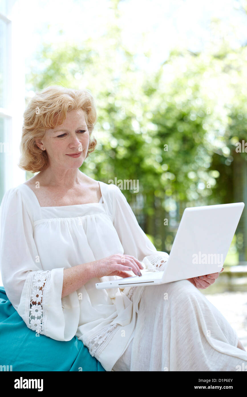 Lady operating a laptop hi-res stock photography and images - Alamy