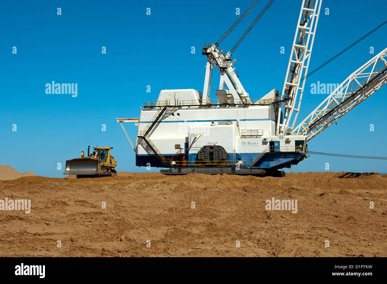Comparision in size between a Dragline excavator and a bulldozer, De Beers diamond mine, Kleinzee, South Africa Stock Photo