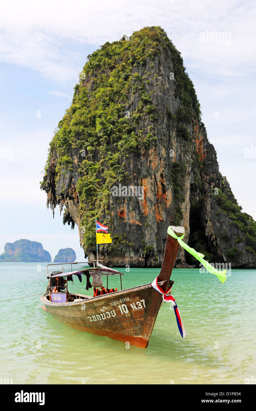 Traditional Thai long tail boat and limetone rock formation at Phranang Cave Beach, Railay Beach, Krabi, Phuket, Thailand Stock Photo