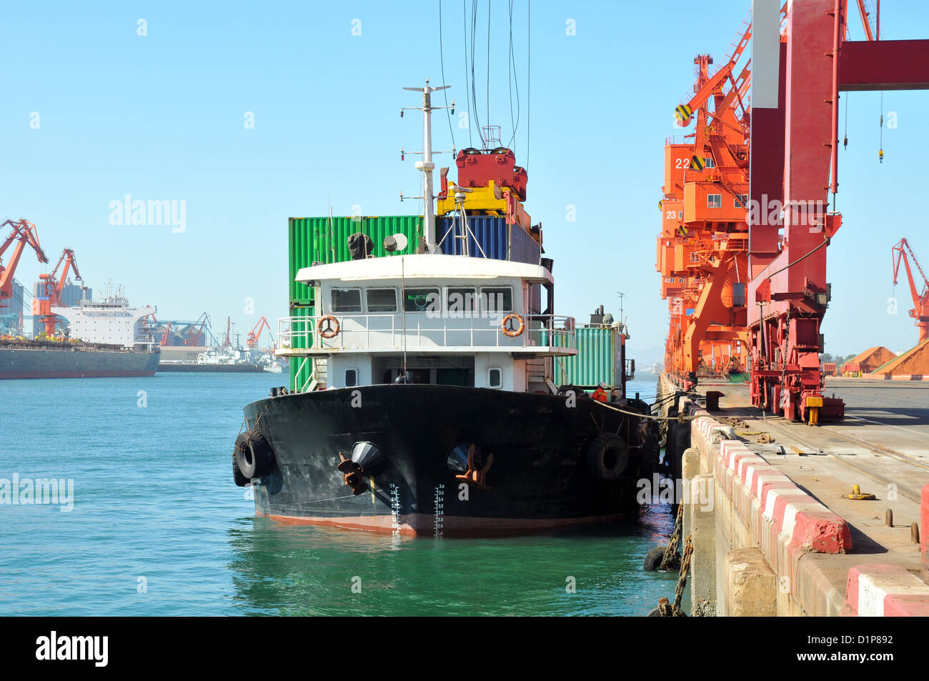 Container ships loading hi-res stock photography and images - Alamy