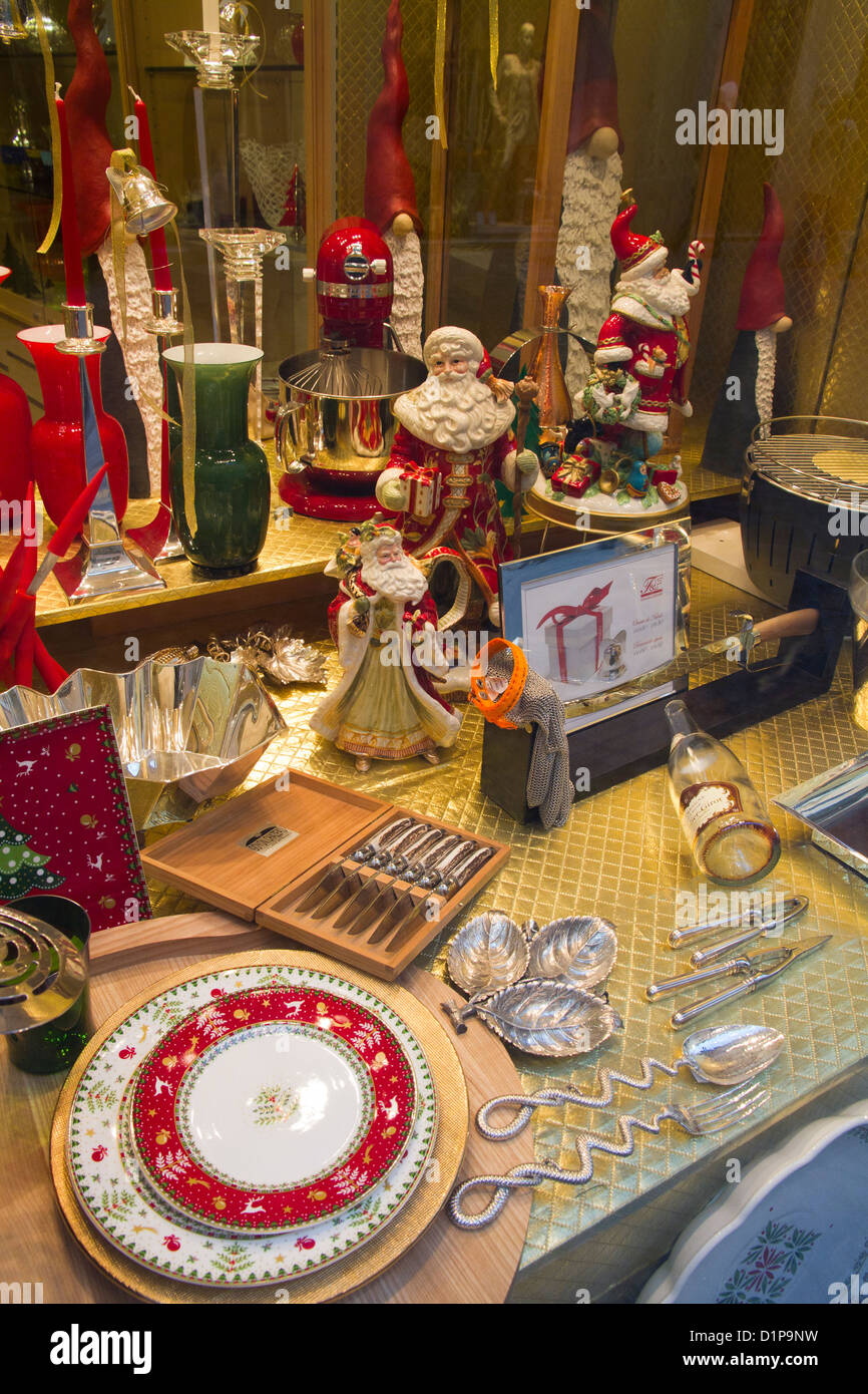 Christmas furnishing showcase store Via Condotti shopping Stock Photo ...