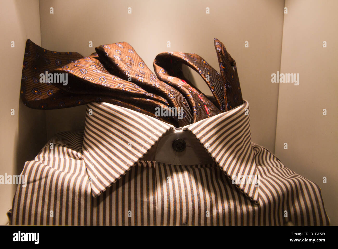 Showcase tie hi-res stock photography and images - Alamy