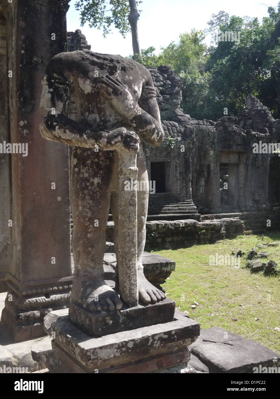 Broken statue head hires stock photography and images Alamy