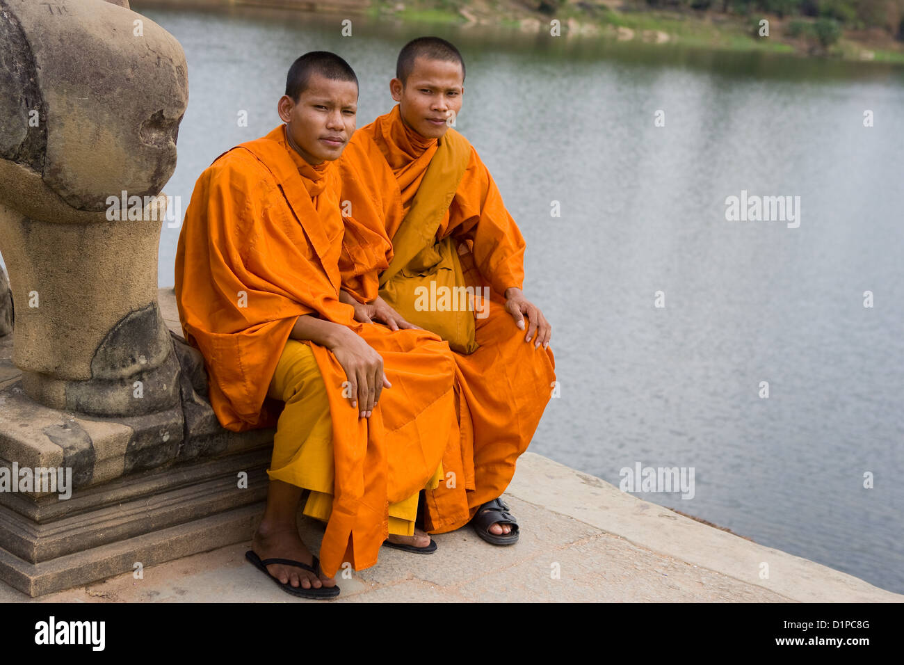 Monks at the temple of Angkor Wat, Cambodia Stock Photo