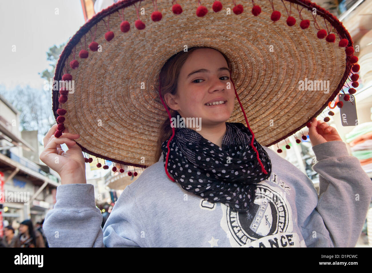 Straw hat store hi-res stock photography and images - Alamy