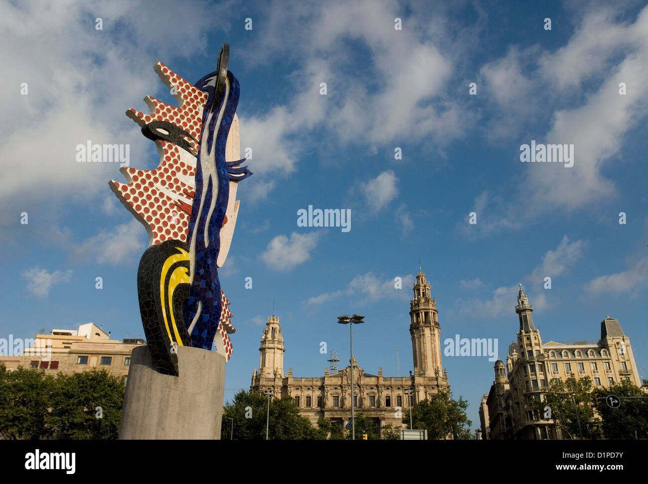 sculpture "Barcelona Head", work of artist Roy Lichtenstein. Located in the Wood Wharf of