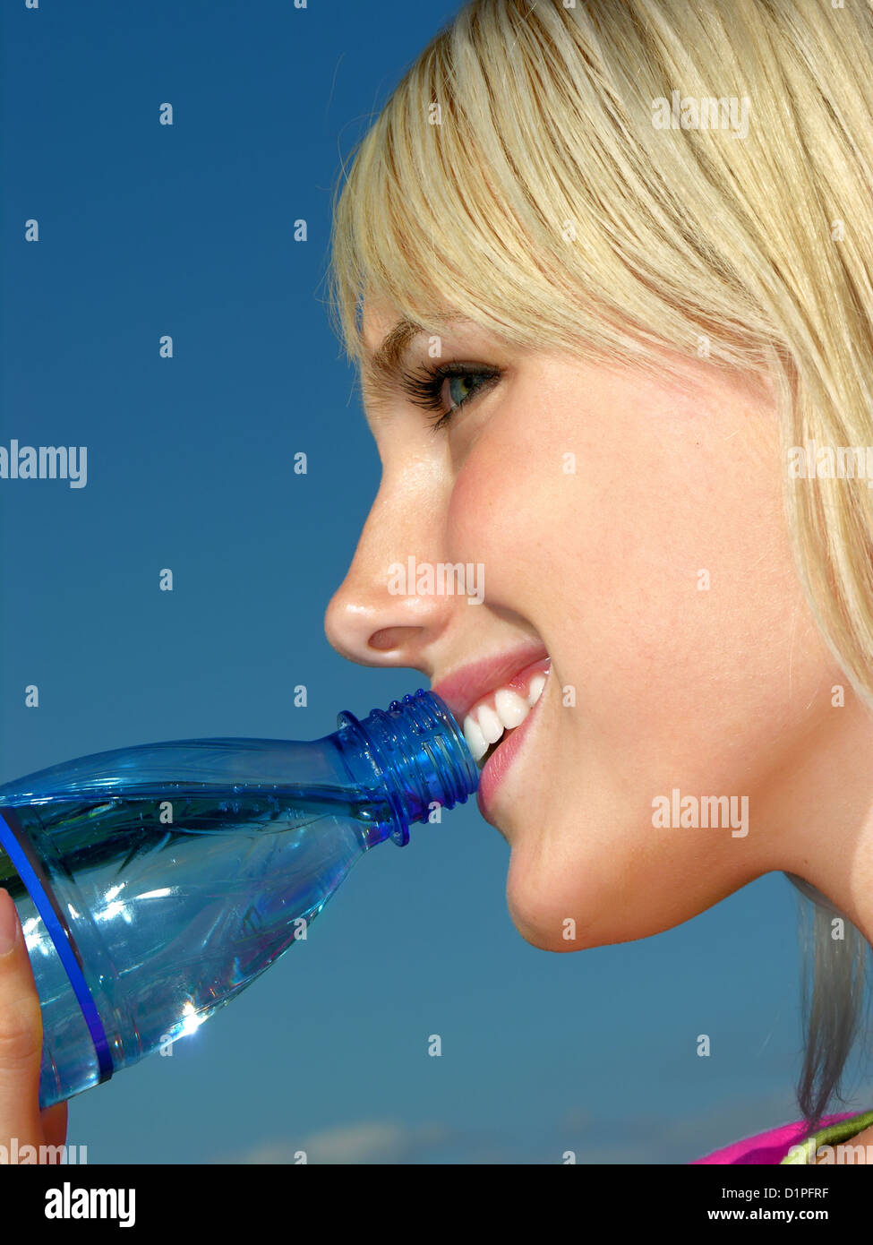 https://c8.alamy.com/comp/D1PFRF/young-woman-drinking-cold-water-in-hot-day-D1PFRF.jpg