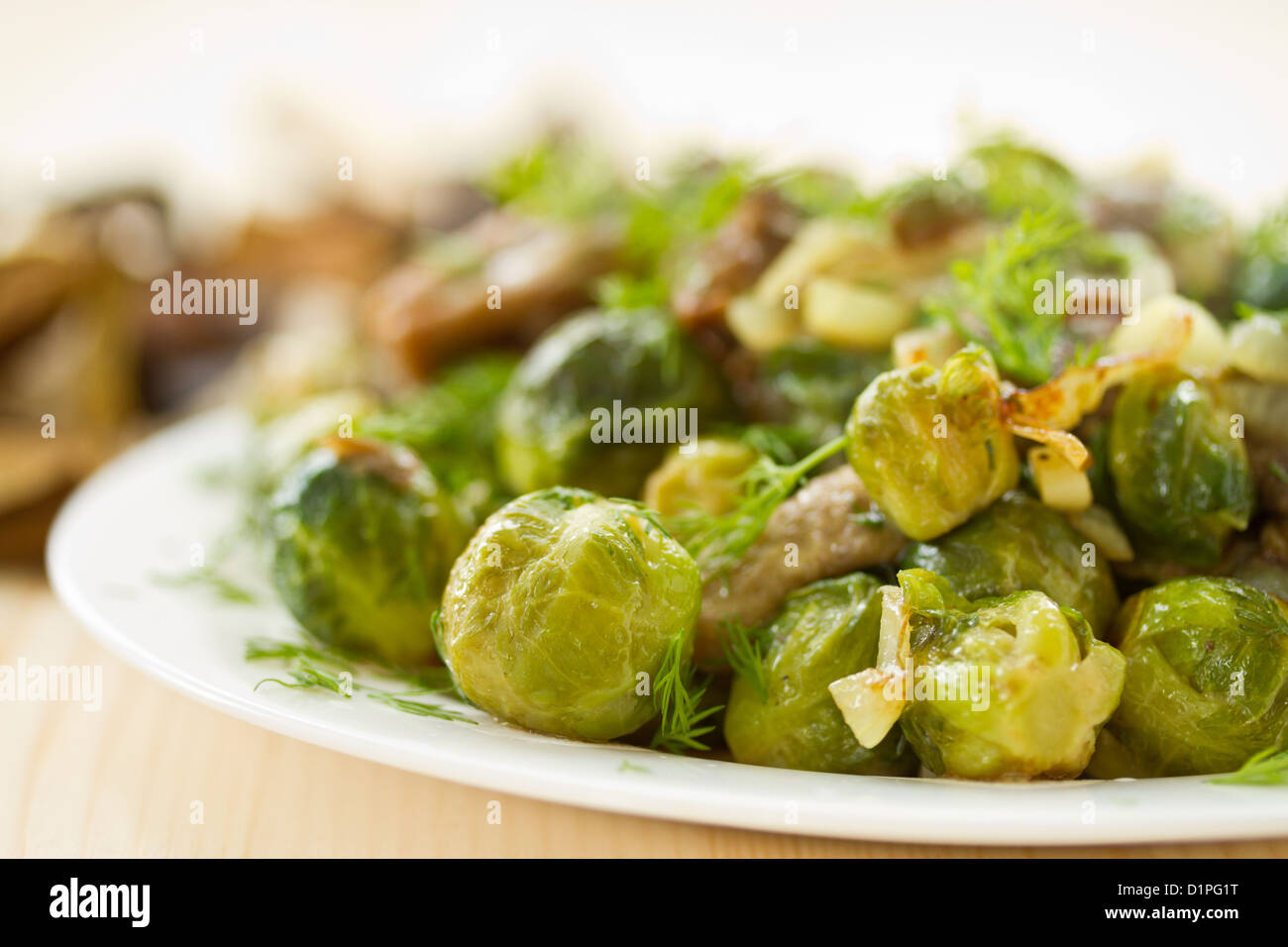 roasted brussels sprouts and mushrooms Stock Photo - Alamy