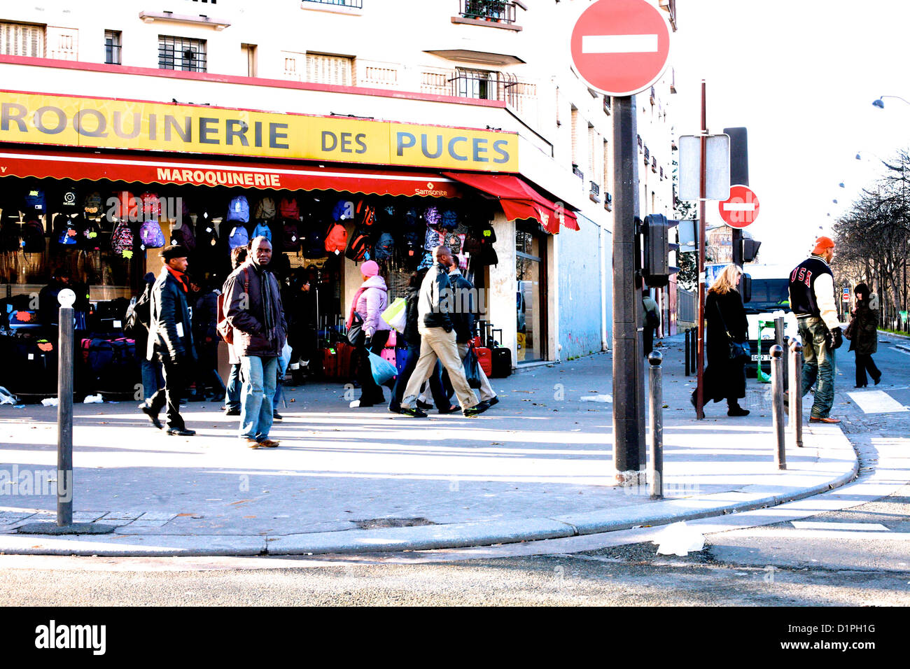 Street corner shop hi-res stock photography and images - Alamy