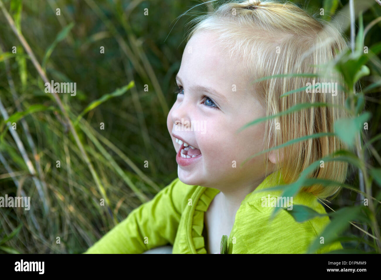 Toddler laughing in tall grass Stock Photo - Alamy