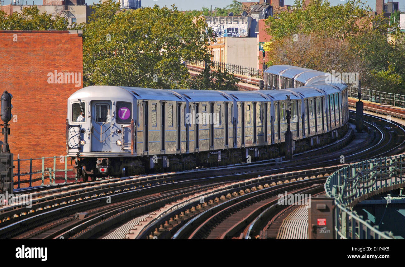 7 train subway hi-res stock photography and images - Alamy