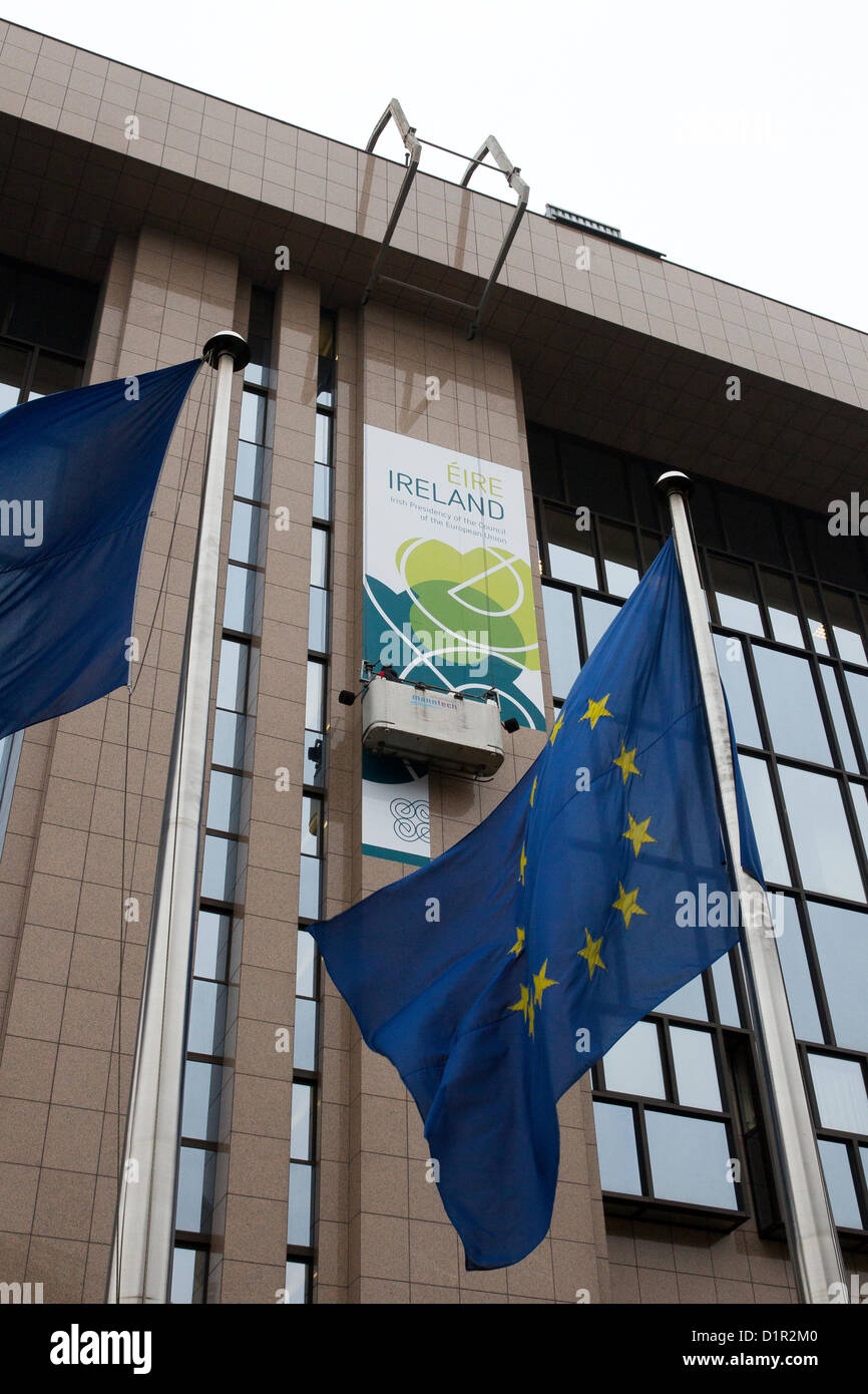 Unveiling of the Irish Presidency banner on the European Council HQ ...
