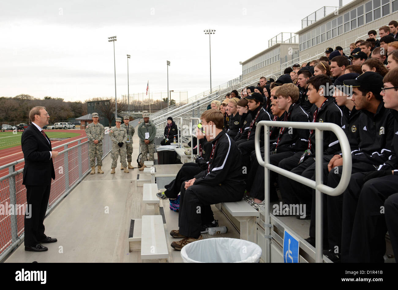 Mark Davis, director of Strategic Initiatives Group for the Office of the Assistant Secretary of the Army Manpower and Reserve Affairs, speaks with the U.S. Army All-American Band at Benson Stadium in San Antonio Jan. 2. Mark spoke of his time with his high school band and how it helped him as an officer for the U.S. Army. (U.S. Army Reserve photo by Pfc. Victor Blanco, 205th Public Affairs Operations Center) Stock Photo