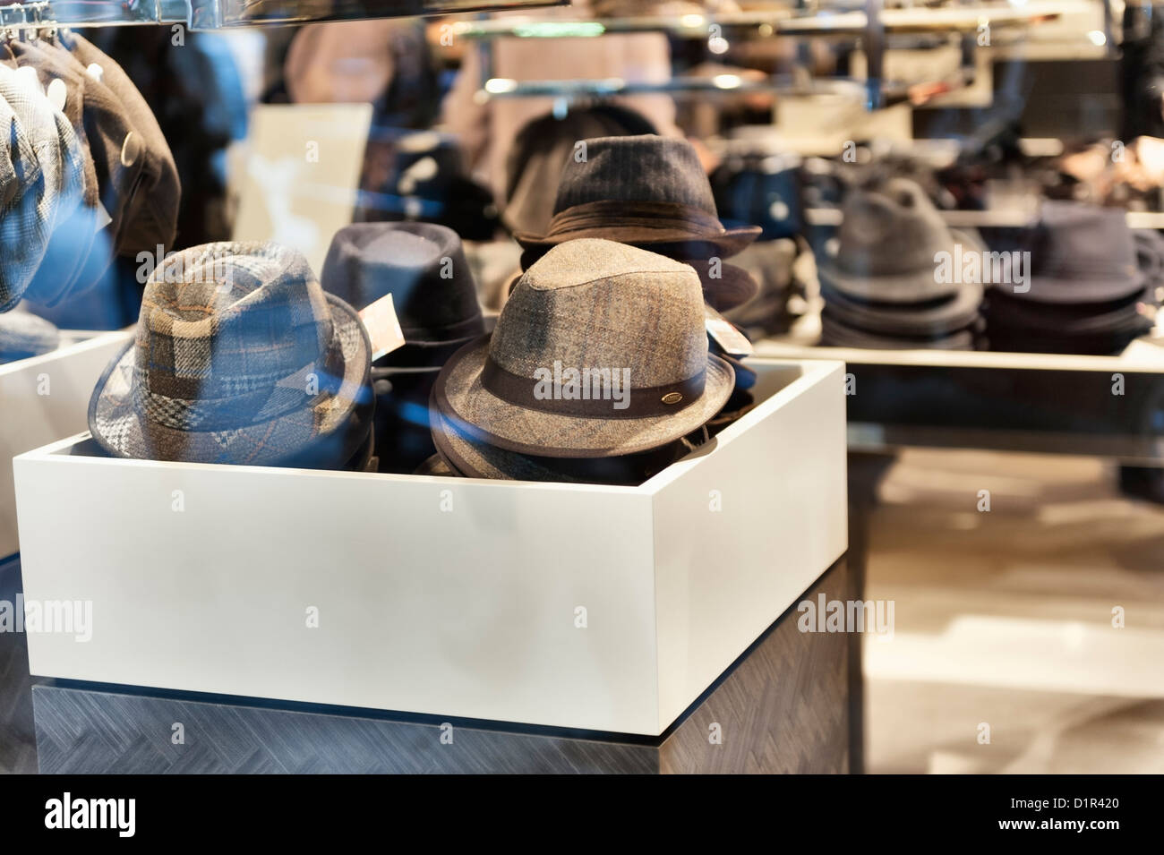 Hat shop paris hi-res stock photography and images - Alamy
