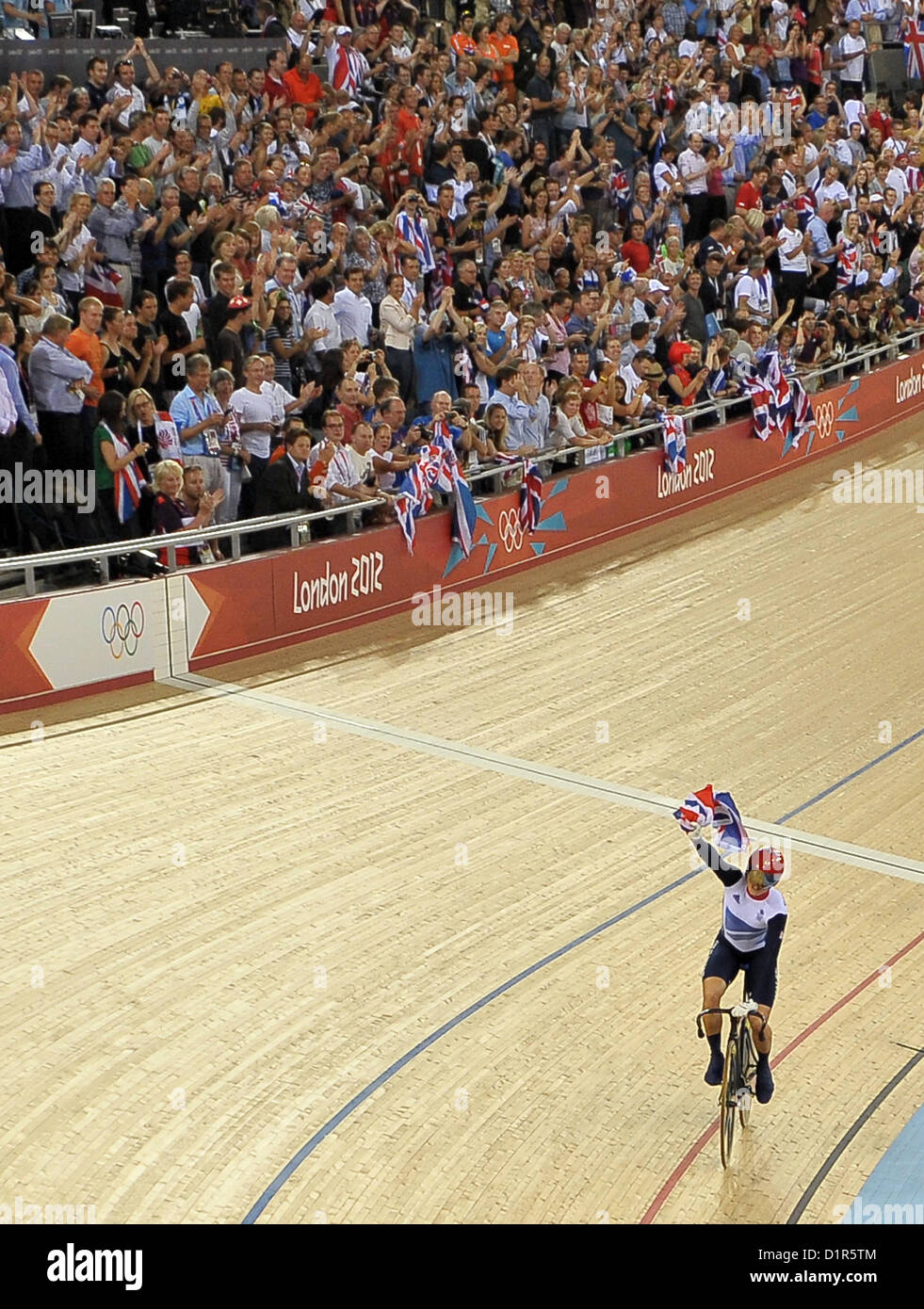 Victoria Pendleton (GBR, Great Britain) celebrates winning the womens keirin Track Cycling Stock Photo
