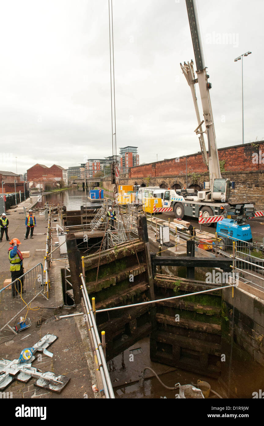 Office lock; Leeds & Liverpool canal, Leeds; replacing a lock gate Stock Photo