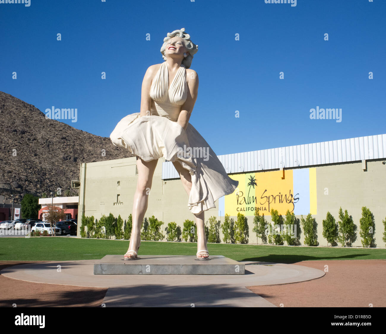 Color photograph of Marilyn Monroe statue by Seward Johnson, Palm