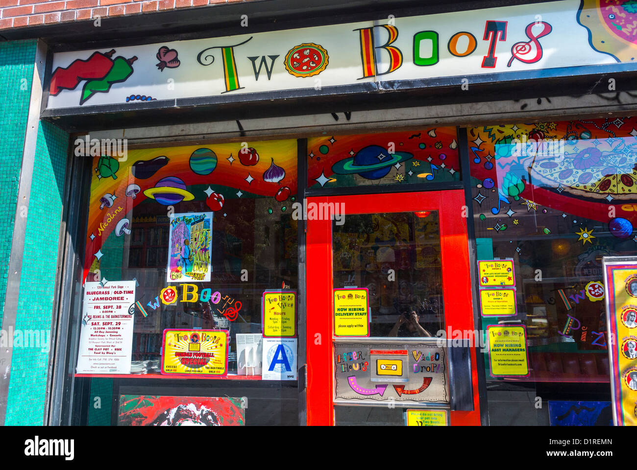 New York, Ny, USA, SHop Front, Italian Pizzeria Restaurant, 'Two Boots' in the East Village, retro commercial diner vintage Stock Photo