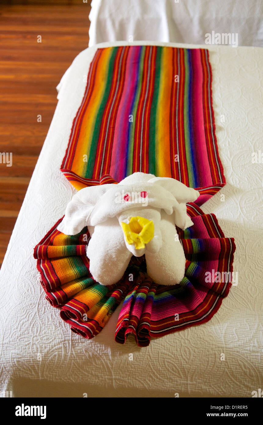 Elephant towel art on a bed, Nayara Hotel, Spa & Gardens, Oeste de