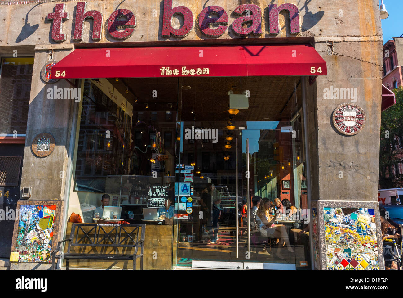 New York, Ny, USA, American Café, Coffee Shop "The Bean" shop front in the East Village Stock