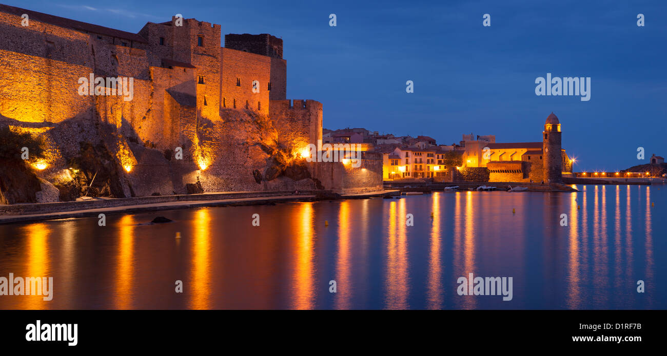 Twilight over Royal Fort and Eglise Notre Dame des Anges, Collioure, Languedoc-Roussillon, France Stock Photo