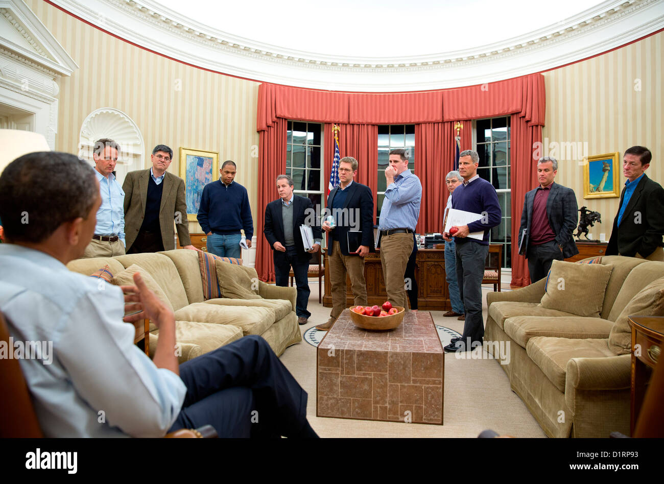 US President Barack Obama meets with senior advisors to discuss the ongoing fiscal cliff negotiations in the Oval Office of the White House December 29, 2012 in Washington, DC. Stock Photo