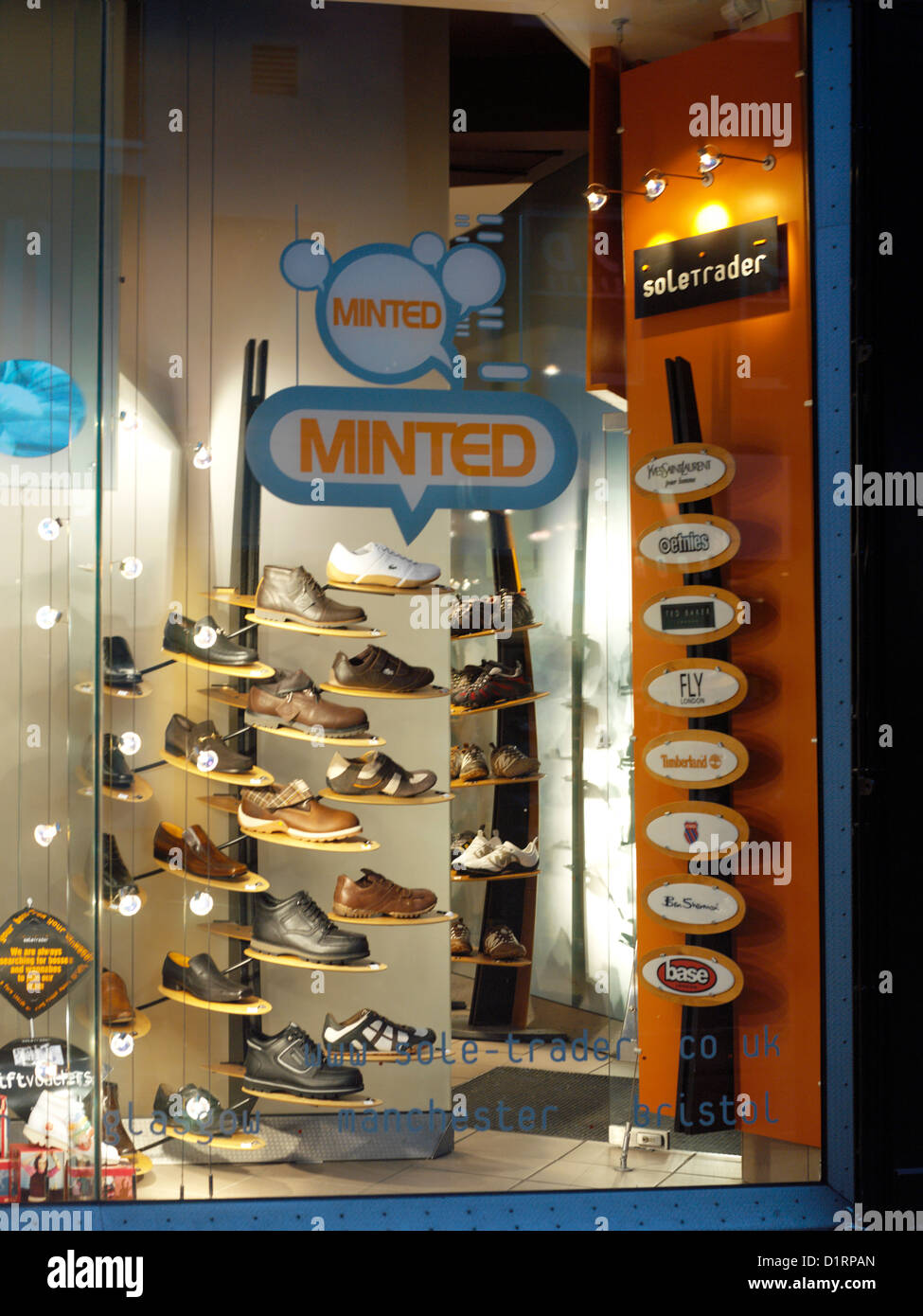 mármol Dispersión fiesta Shoe Shop Selling Timberland Shoes in Sutton Surrey England Stock Photo -  Alamy