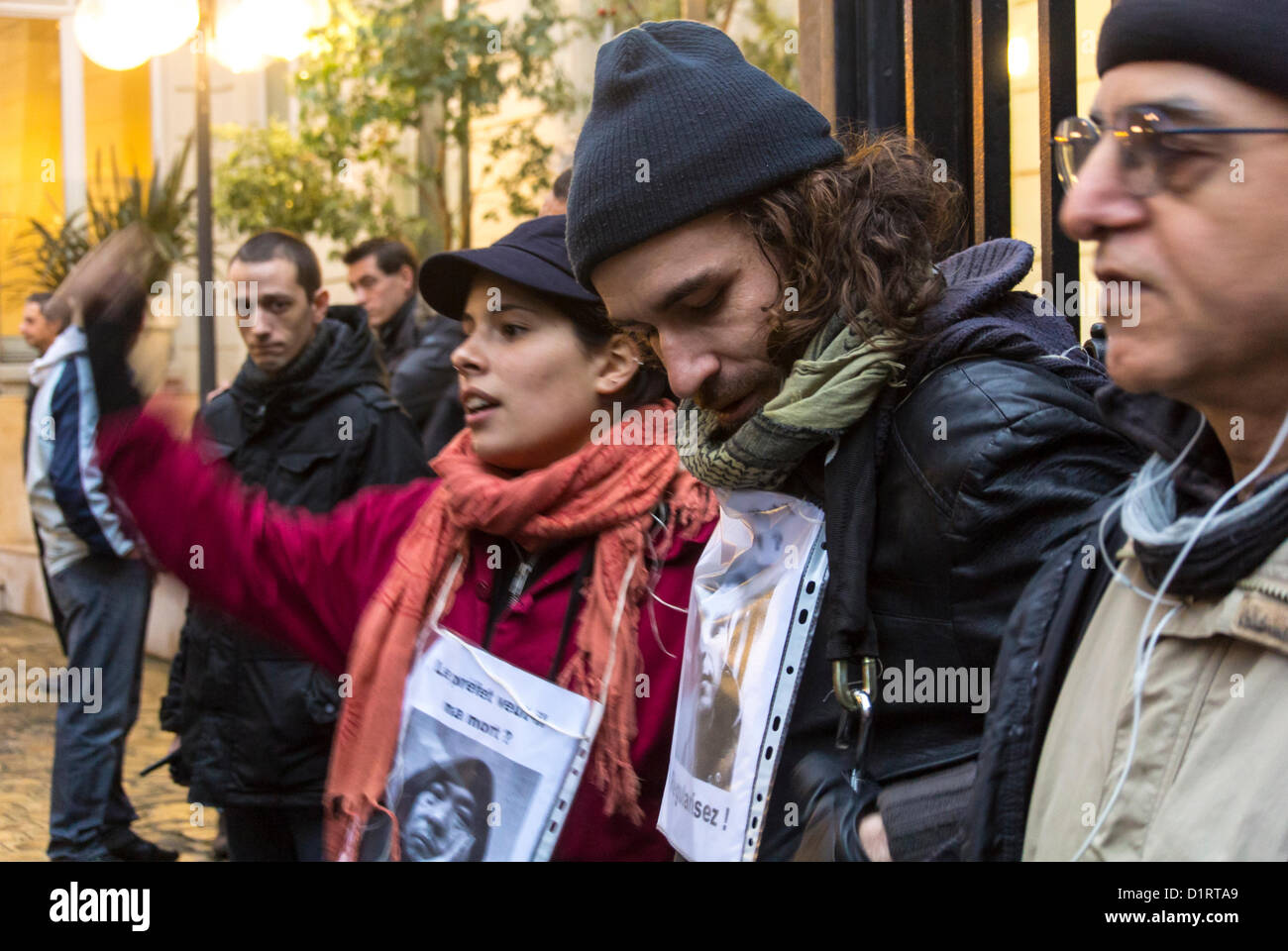 Paris, France, 'Sans Papiers' Protesting Fre-nch Government, at Socialist Par-ty headquarters, Activists Chained Themselves to Front Gate, anti immigration law protest, immigrants rights Stock Photo