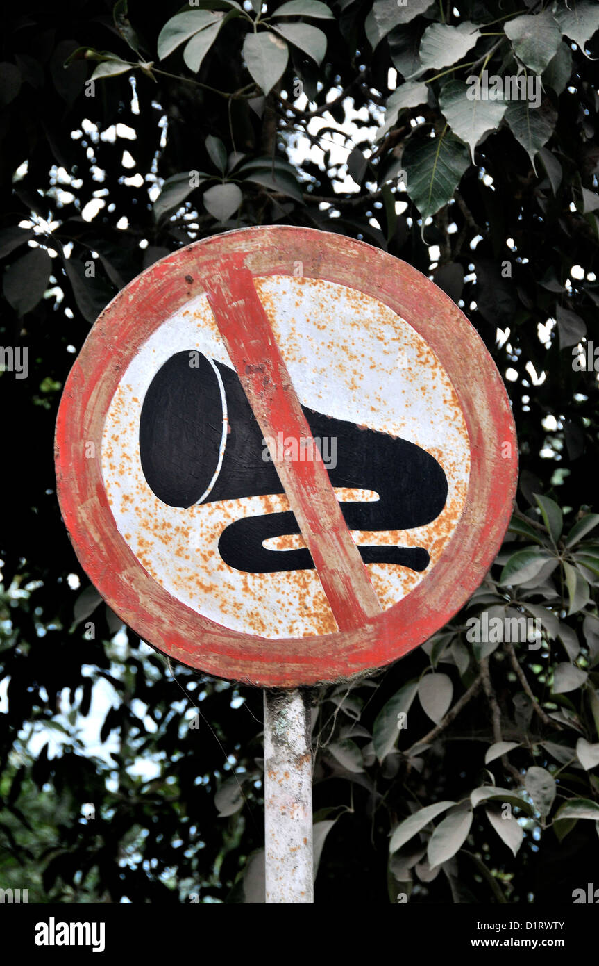 Horn prohibited sign hires stock photography and images Alamy