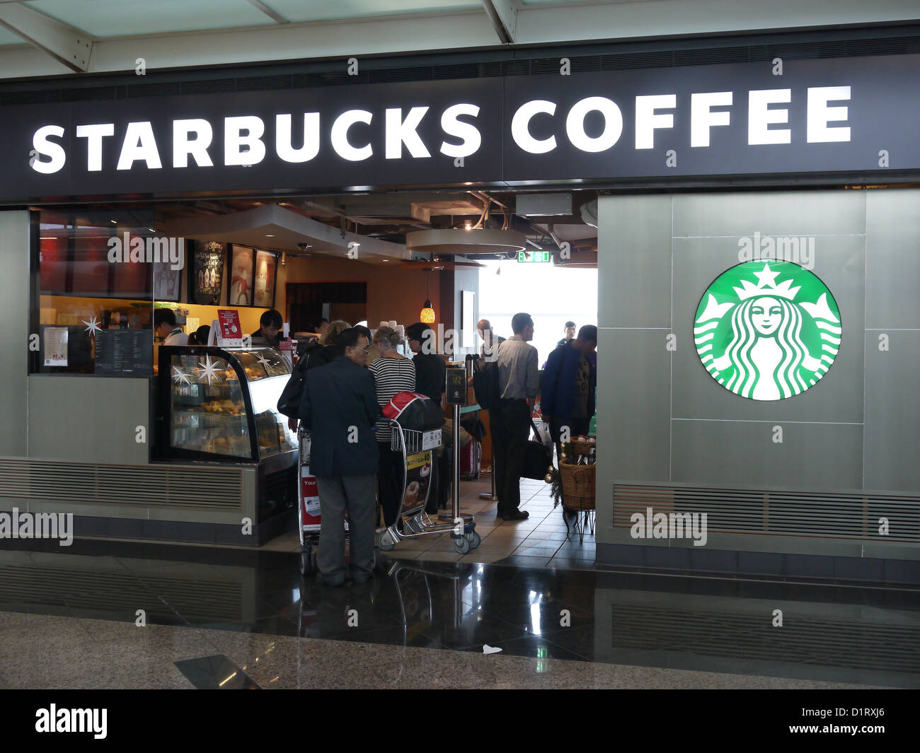 Hong Kong airport starbucks coffee shop Stock Photo