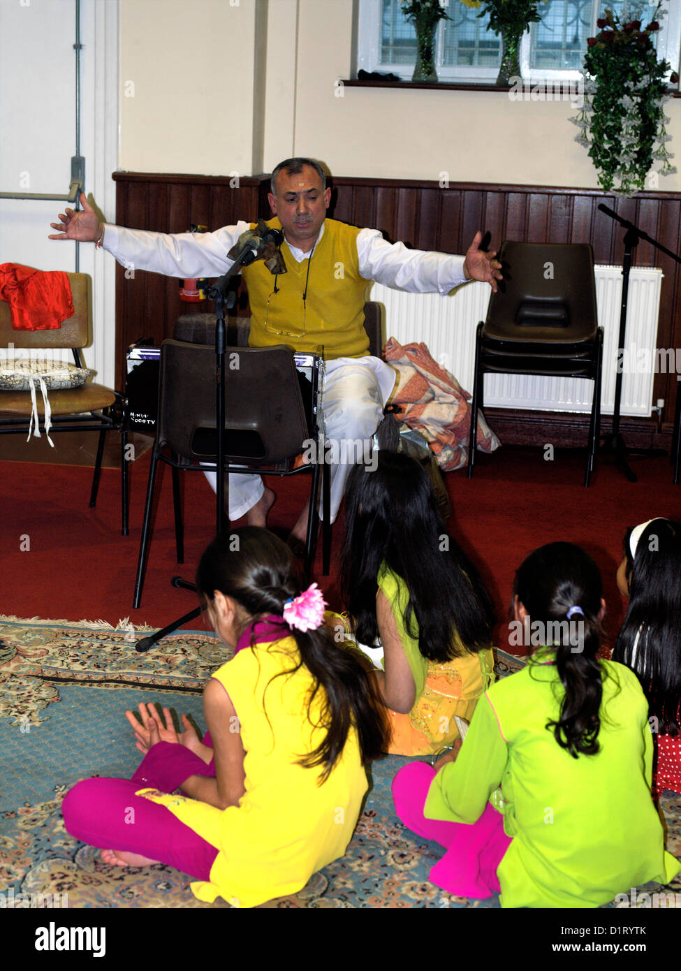 Story telling centre hi-res stock photography and images - Alamy