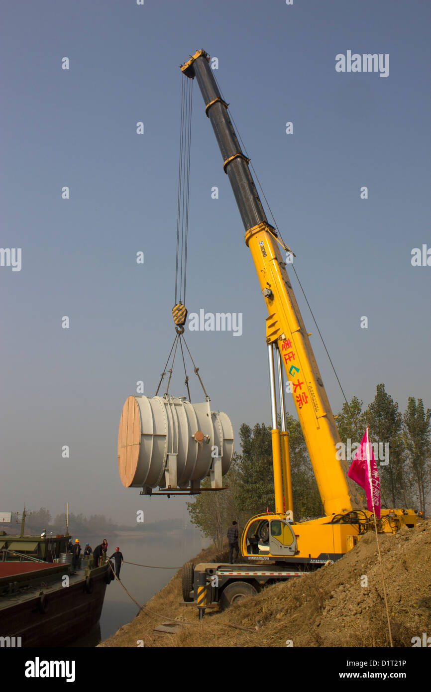 Lifting pump hi-res stock photography and images - Alamy