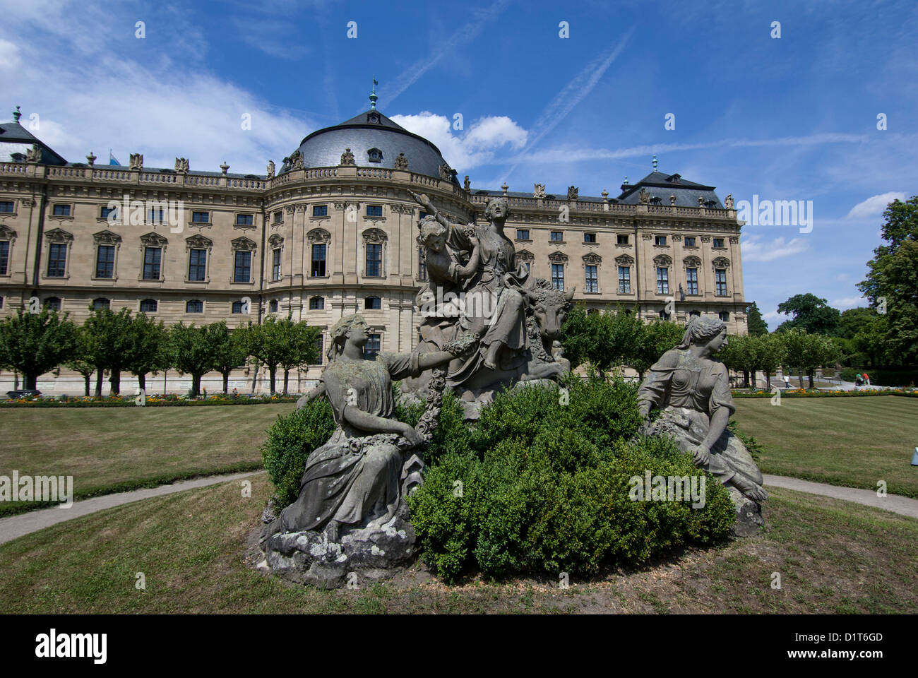 Europe, Germany, Wurzburg, Residence, Unesco, statue in garden