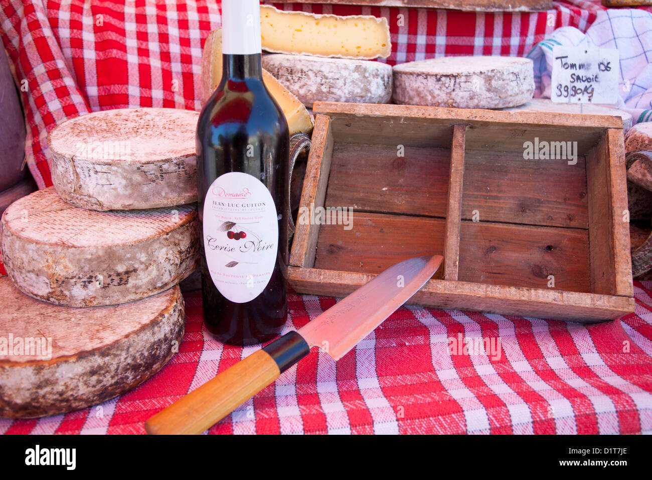 Cherry wine and cheeses for sale at market, Gordes, Provence France Stock Photo