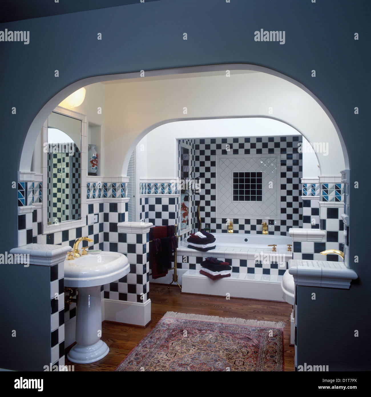 BATHROOMS Contemporary Dark green and white checkerboard pattern ceramic  tiles on walls and above tub Arched ceiling painted Stock Photo - Alamy