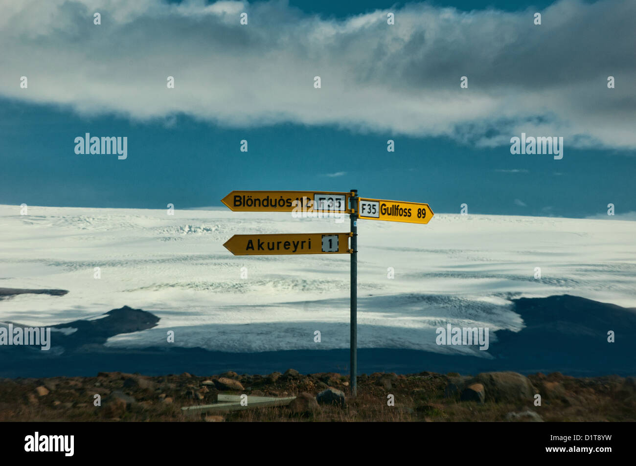 signposts along the Kjolur Highland Route through central Iceland, Hofsjökull glacier in the background Stock Photo