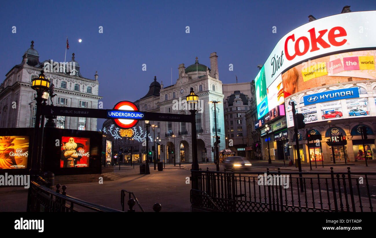 Piccadilly circus billboard hires stock photography and images Alamy