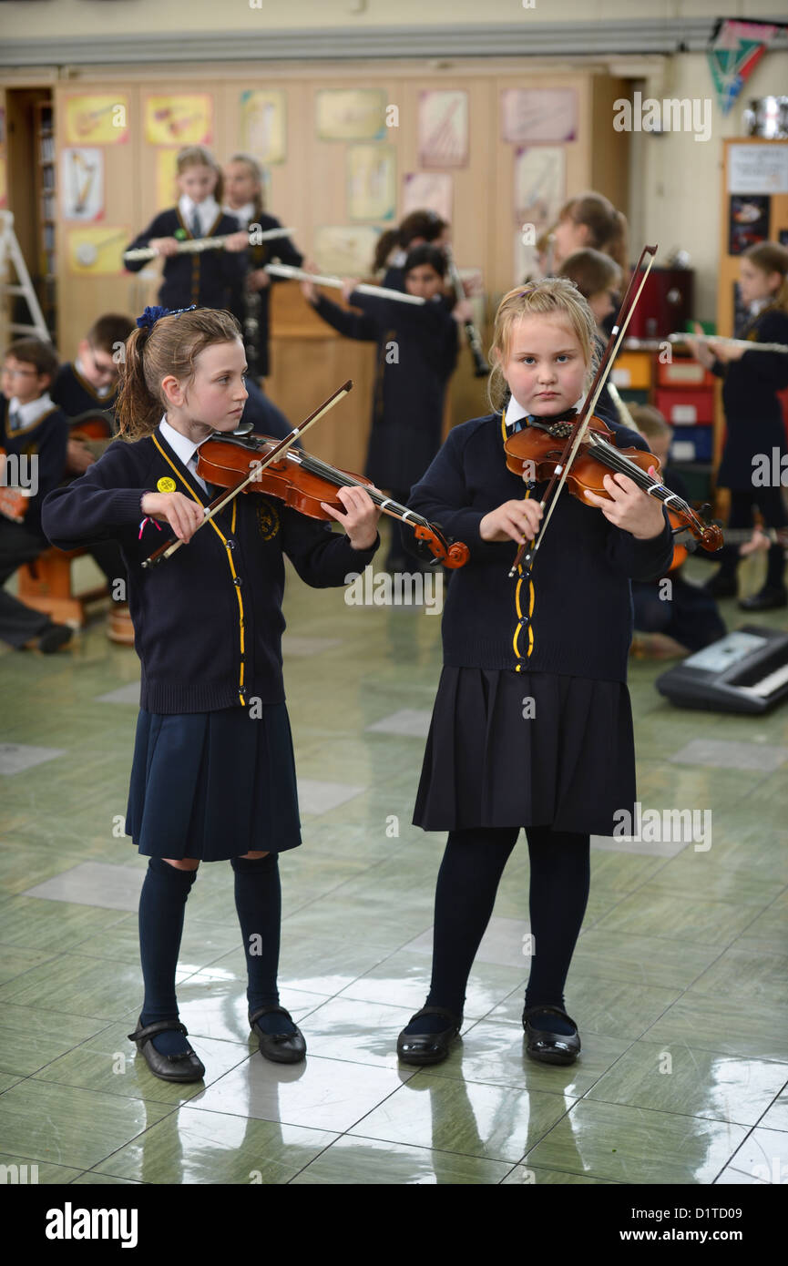 Two girls playing violins in a music lesson Our Lady & St. Werburgh's Catholic Primary School in Newcastle-under-Lyme, Staffords Stock Photo