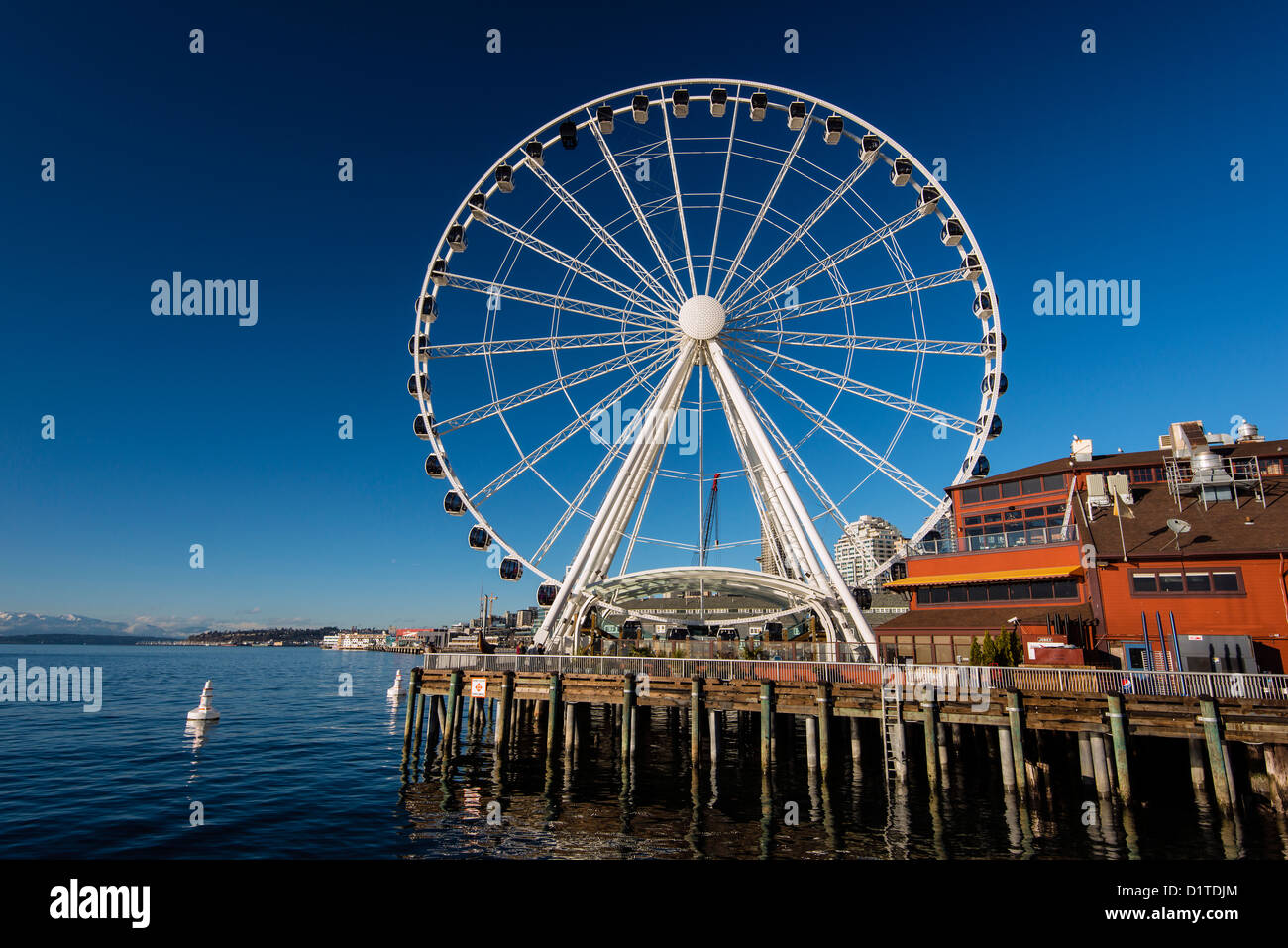 The Seattle Great Wheel, a giant ferris wheel located on Pier 57, Seattle, Washington, USA Stock Photo