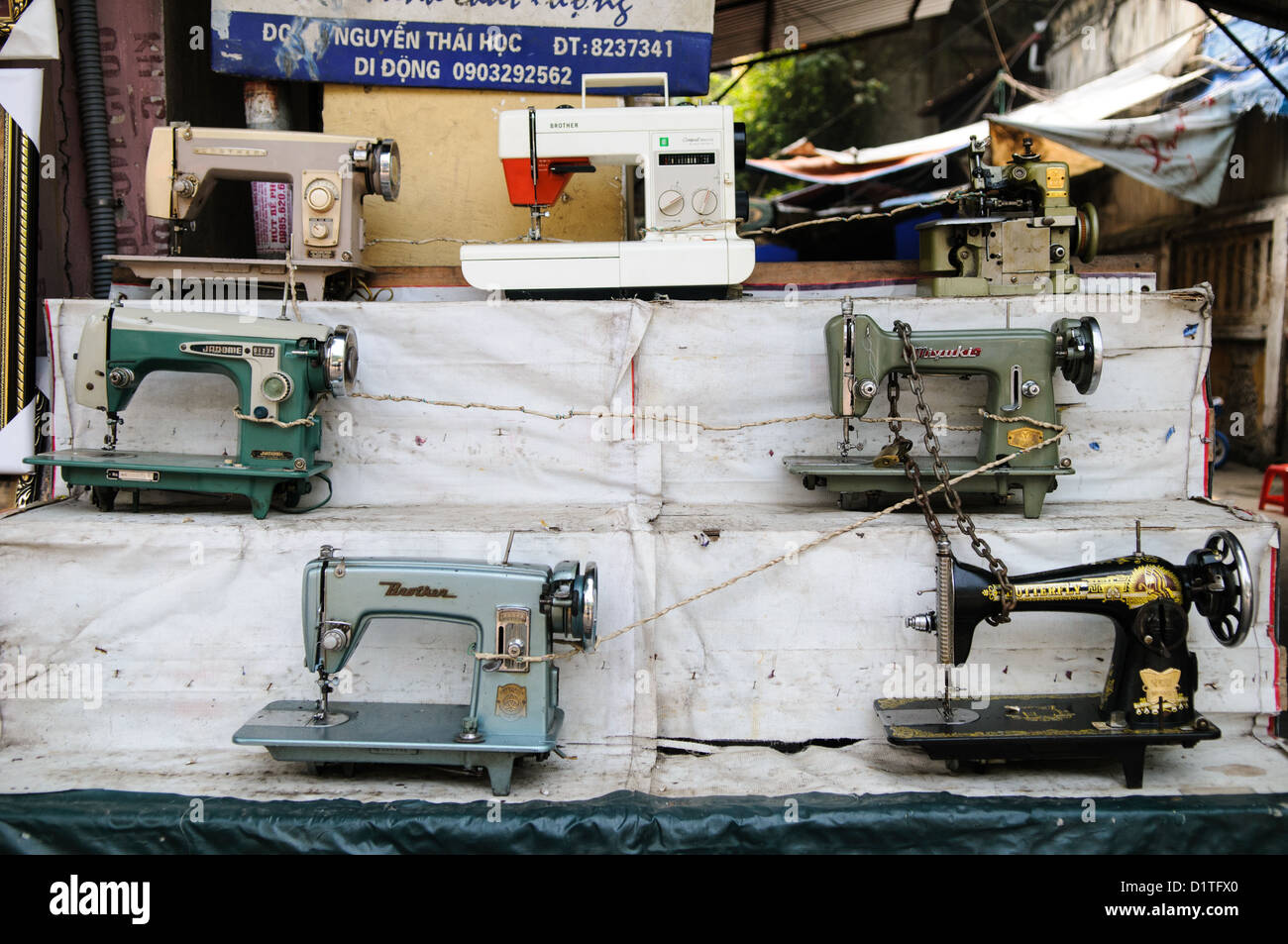 Sewing machines for sale hi-res stock photography and images - Alamy