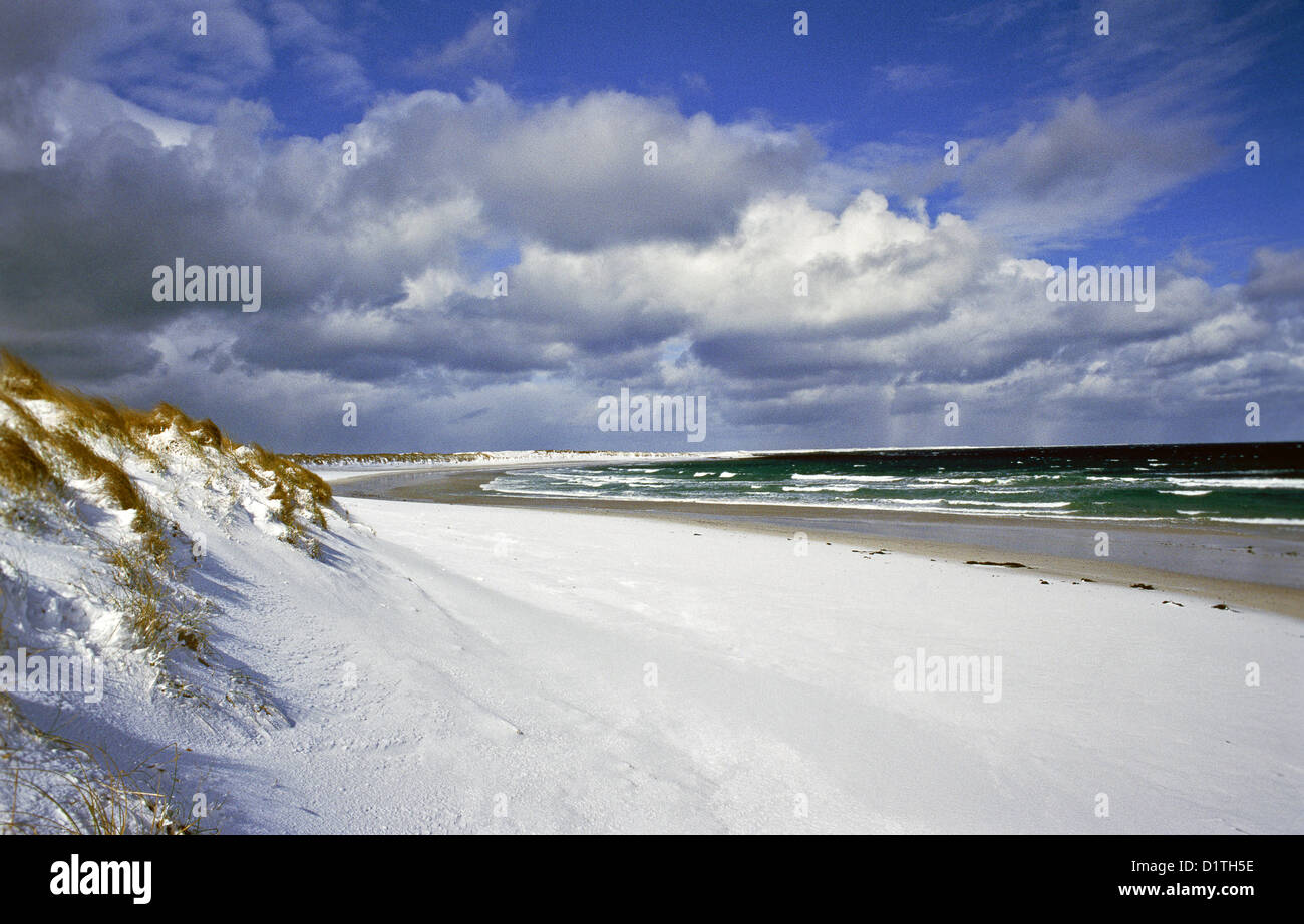 A BEACH ON SANDAY AN ORKNEY ISLAND COVERED WITH A FALL OF FRESH SNOW Stock Photo