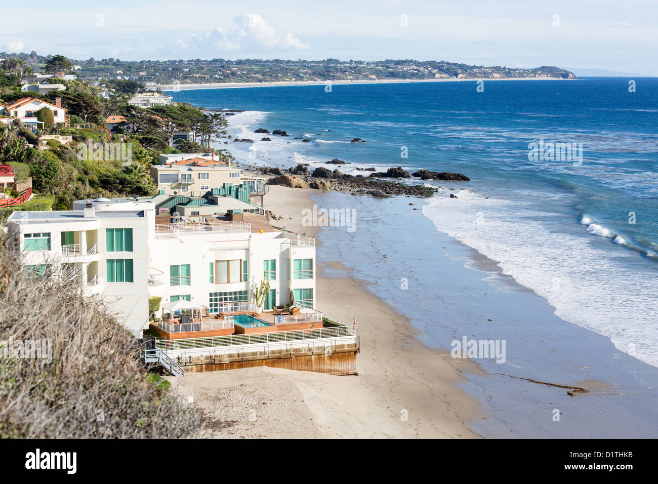 Malibu- Modern houses overlook ocean and waves by El Matador state beach in Malibu, California Stock Photo