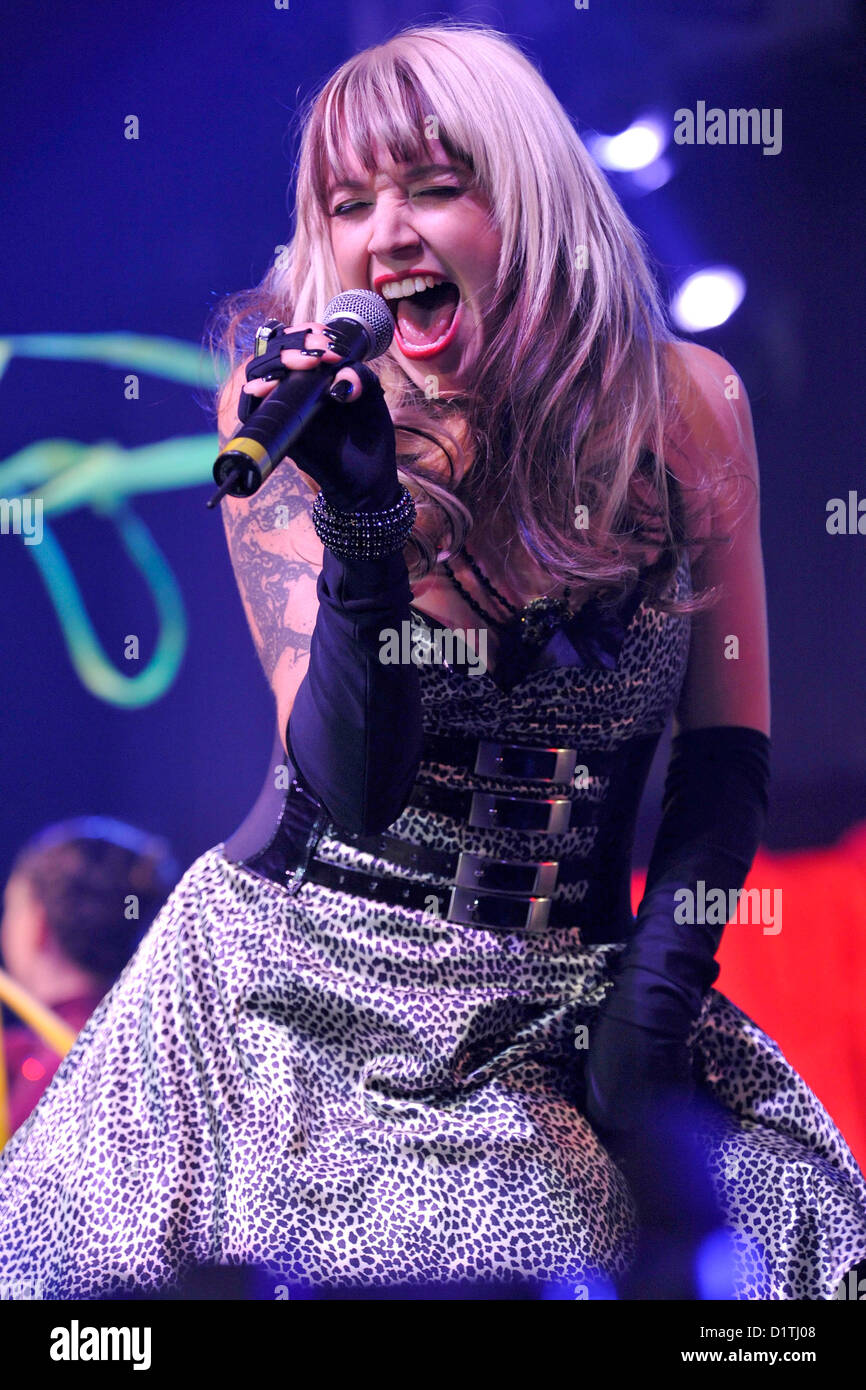 Suzie McNeil performs at the Bell Celebrity Gala Stock Photo - Alamy