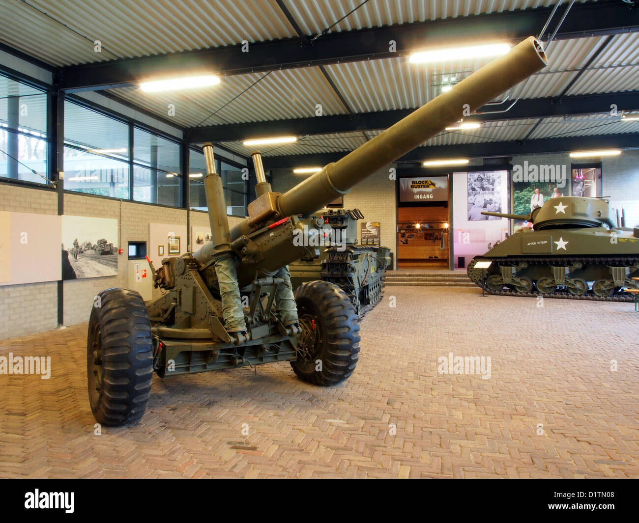 Overloon War Museum....BL 5.5 inch Medium Gun Stock Photo