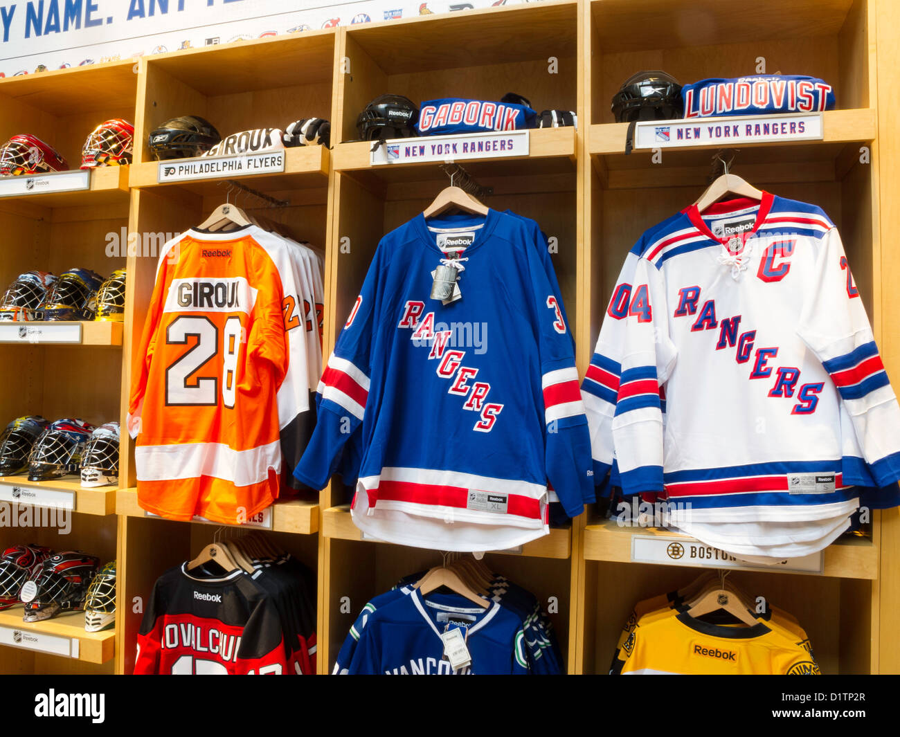 forurening Disciplin Efterår NHL Powered by Reebok Store, 1185 Avenue of the Americas, at the corner of  47th Street, NYC Stock Photo - Alamy