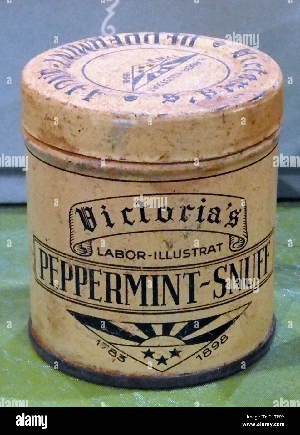 Victorias peppermint snuff 18 hires stock photography and images Alamy