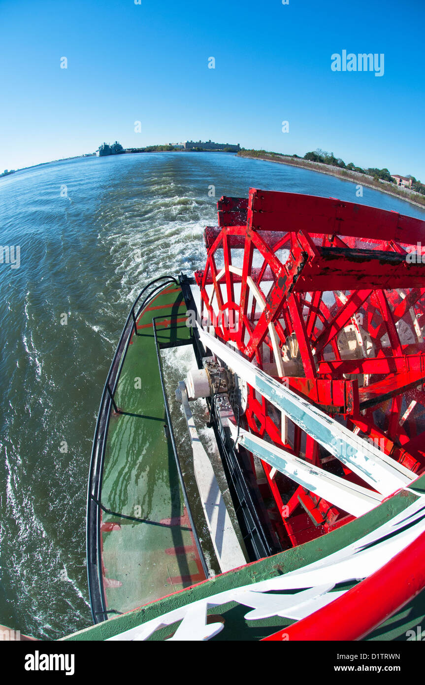 Paddle wheel steamboat hires stock photography and images Alamy
