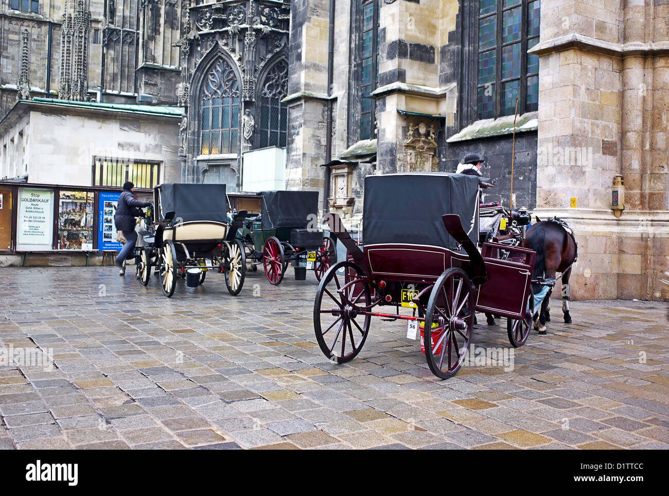 Horse carriage snow vienna hi-res stock photography and images - Alamy