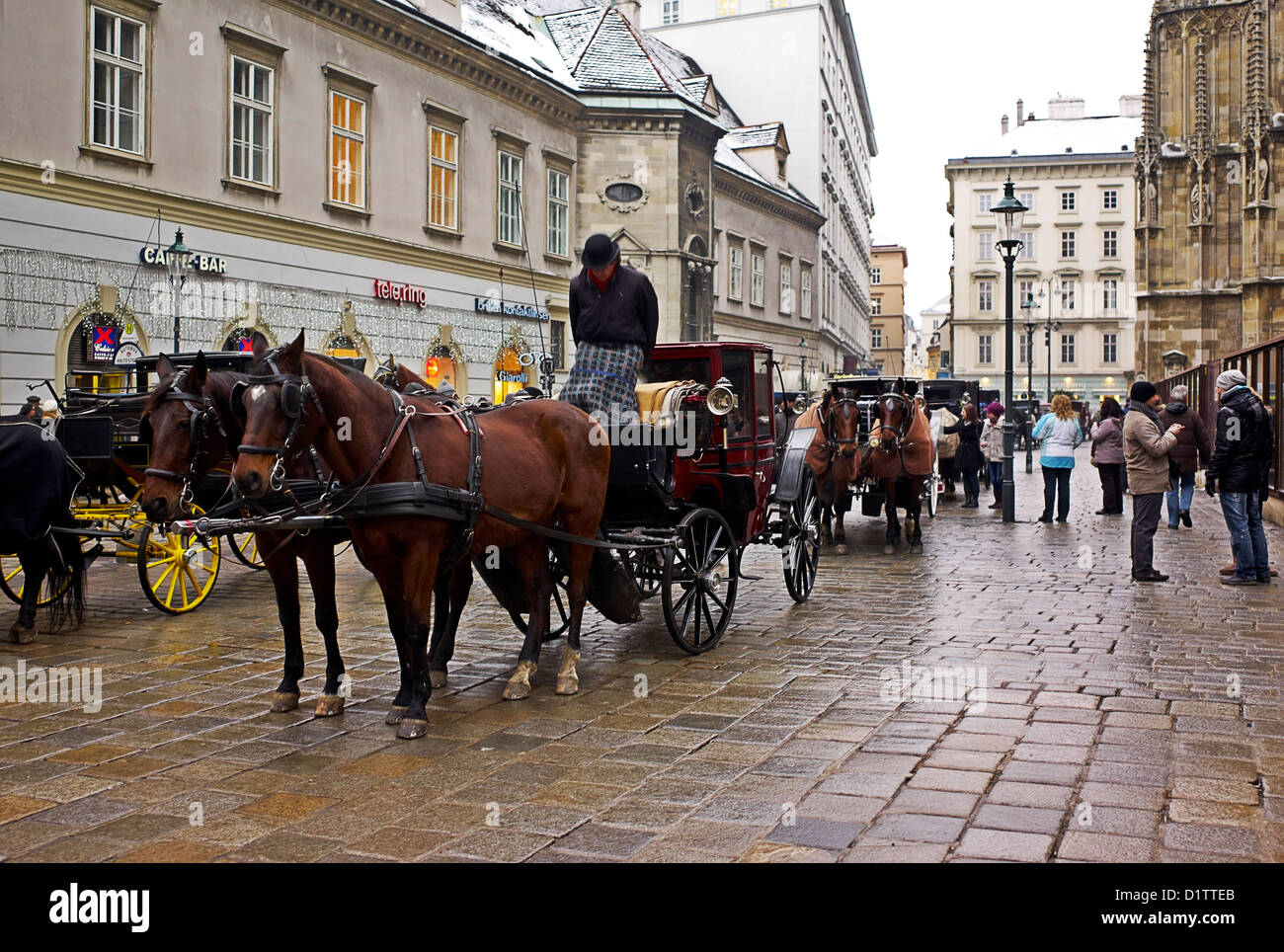 Horse carriage snow vienna hi-res stock photography and images - Alamy