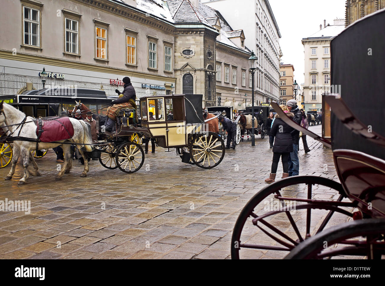 Horse carriage snow vienna hi-res stock photography and images - Alamy